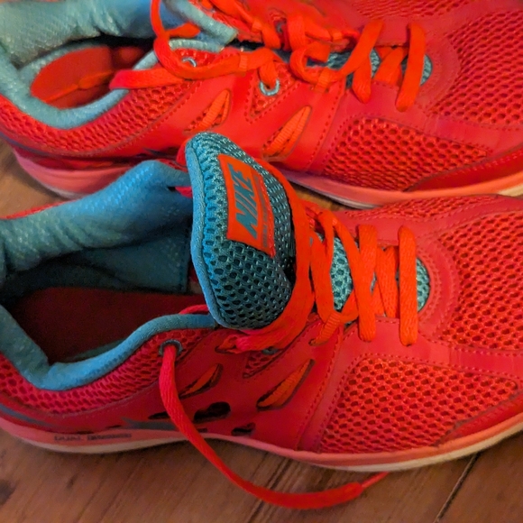 Nike Dual Fusion Lite Women's Walking Running Sneakers Red Orange Size 8 - Picture 2 of 8